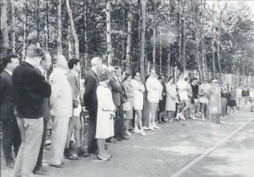 Großer Tag und großes Publikum: Am 27. April 1963 wurde die Tennisanlage im Stadtpark eingeweiht.